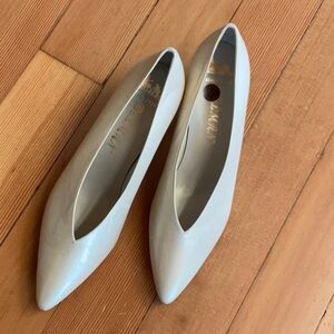 Delman 100% Leather NWOT Elegant Pearl Cream Low Pumps